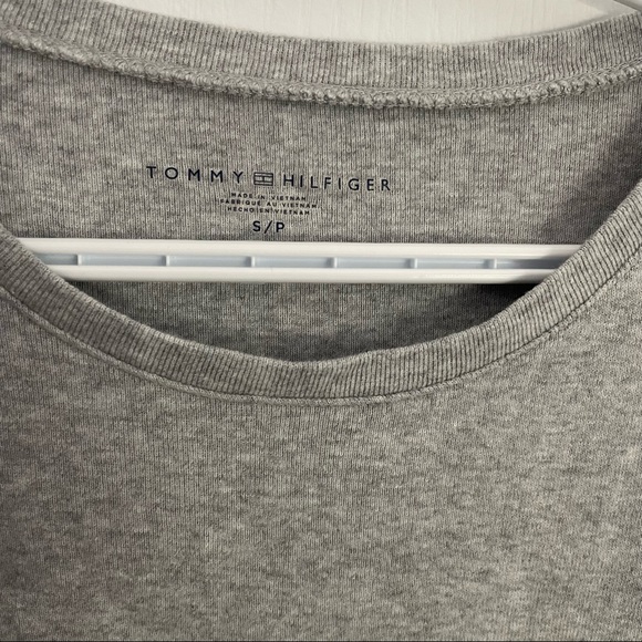 Tommy Hilfiger long sleeve - Picture 2 of 3